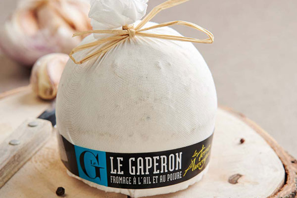 fromage-aop-gaperon-terres-auvergne-7_entier